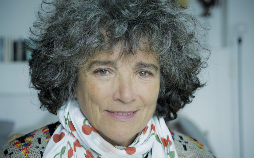 Coline Serreau. La réalisatrice à l’esprit avant-gardiste sort un livre à son image !