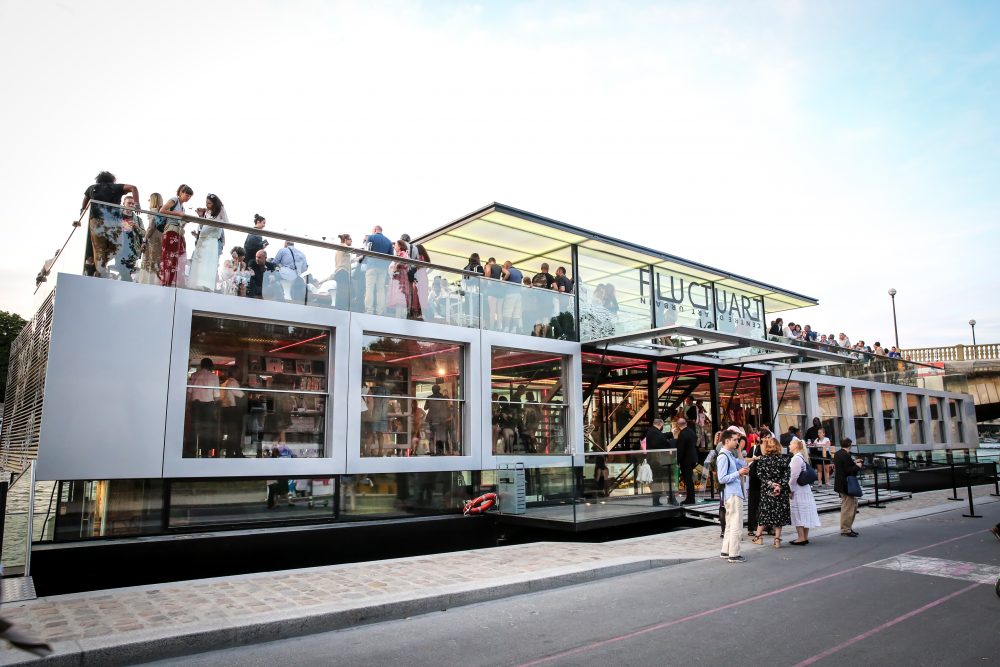 Fluctuart, centre d’art urbain sur la Seine et son exposition Veni Vidi Vinci