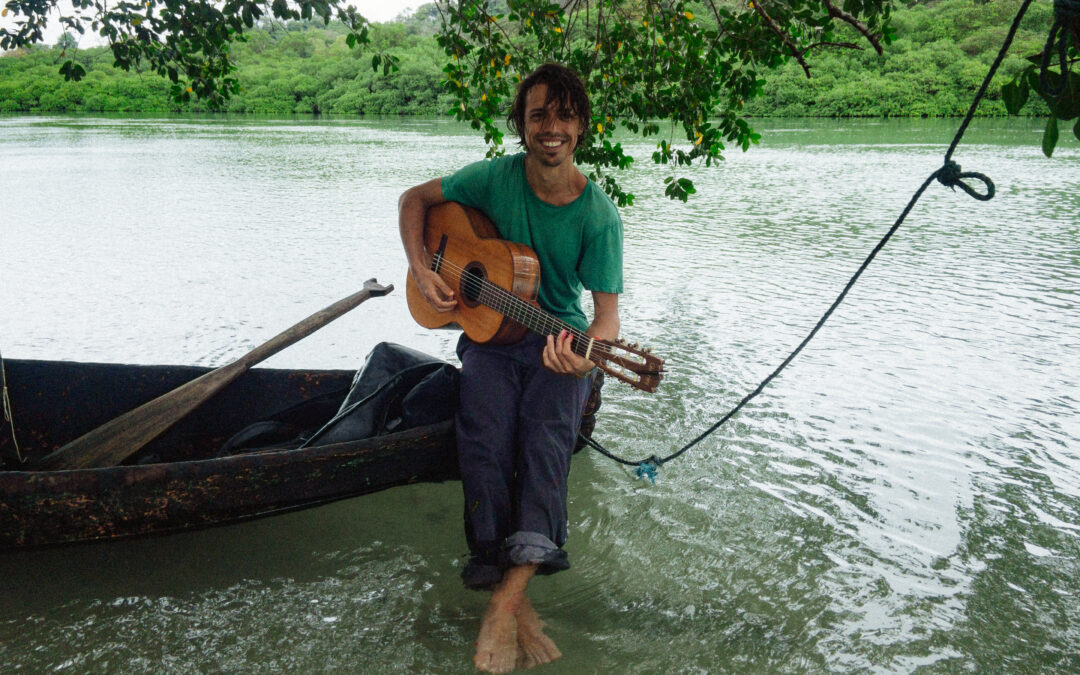 Mathieu Des Longchamps : « Vivo en Panama », de la jungle panaméenne aux aventures musicales…!