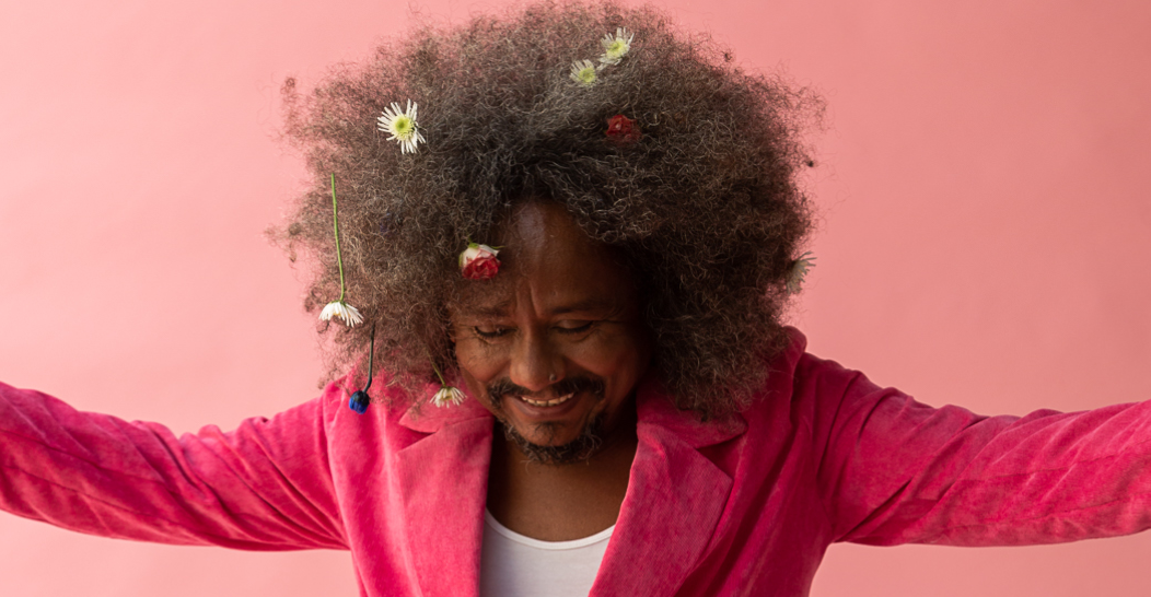Le brésilien Chico Cesar : résistance artistique, musiques, amour, panafricanisme…